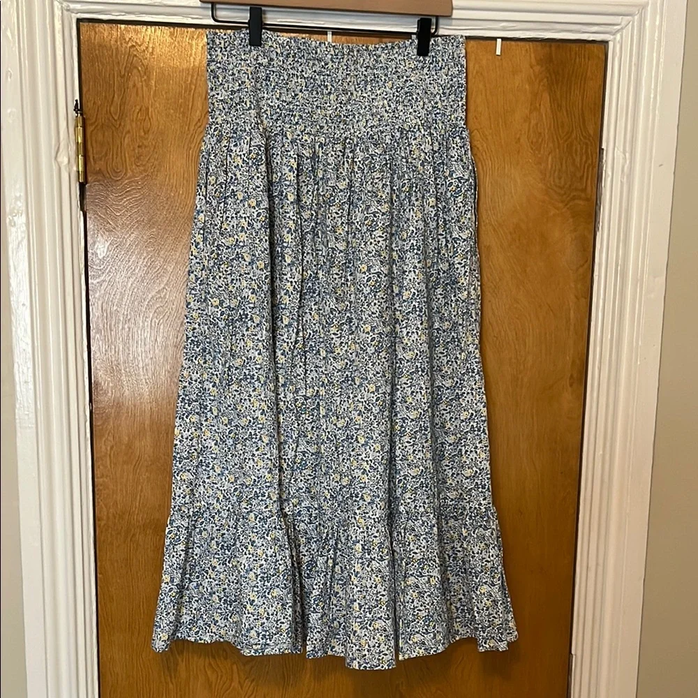 Universal Thread L A-line Midi skirt with pockets! - Picture 5 of 7